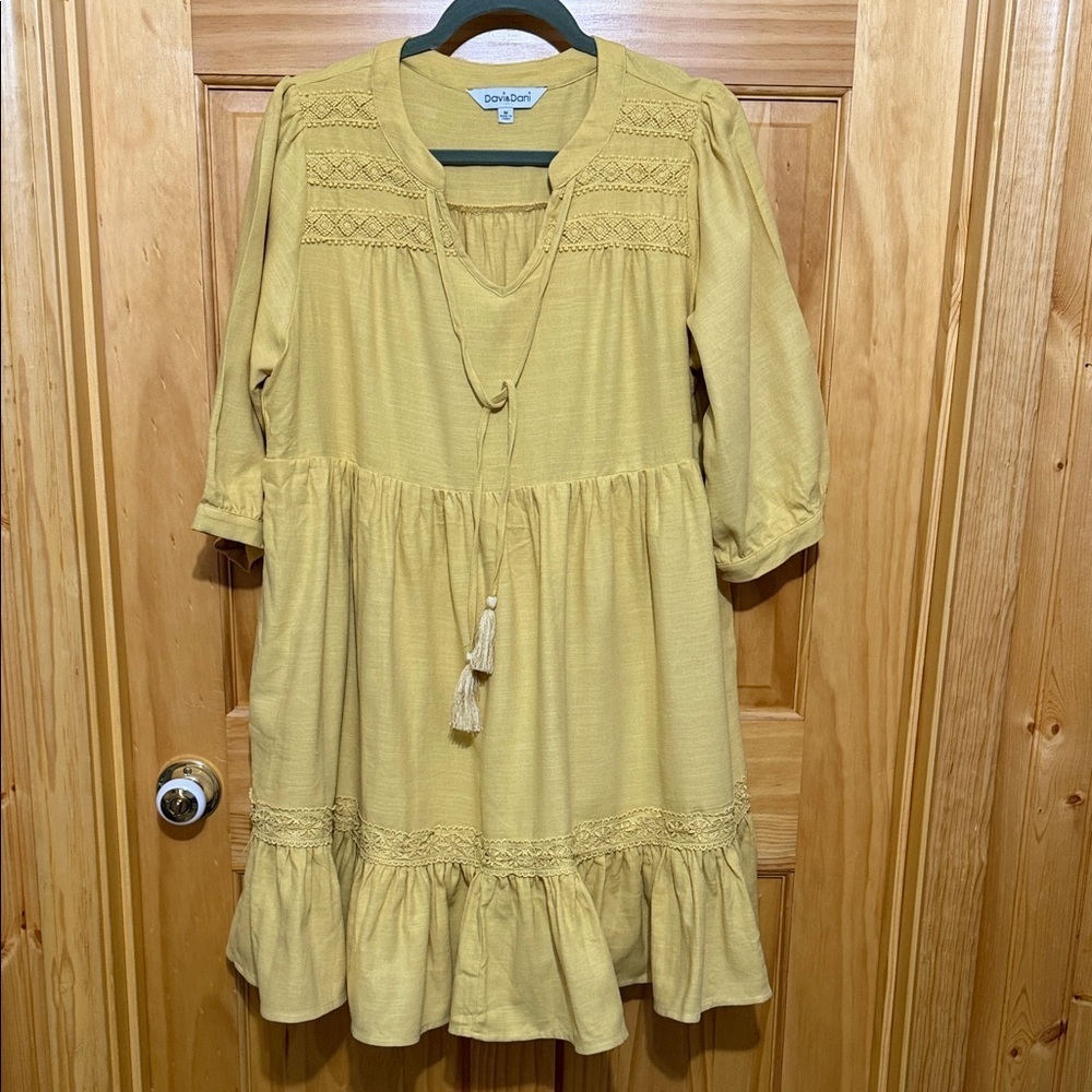 DAVI & DANI Mustard Colored MIDI Layered Dress with Lace Accents. Size Medium.